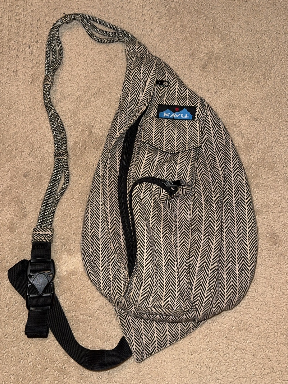 Kavu Crossbody Sling Bag in Black & Cream Herringbone